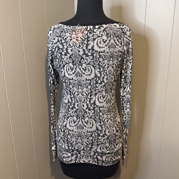 Women's Medium PRANA Black Semi Sheer Long Sleeve Top Paisley - Picture 4 of 6